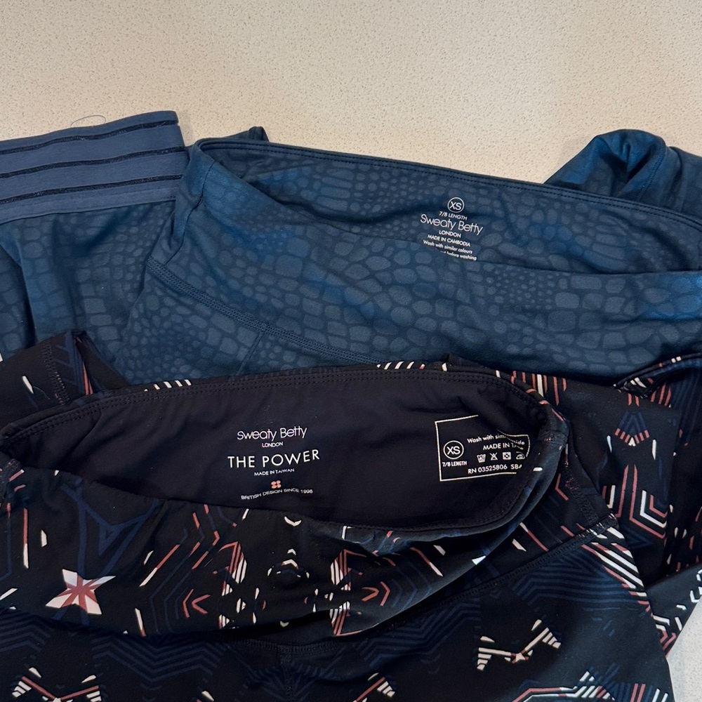 LOT OF TWO XS Sweaty Betty Leggings EUC in solid teal and design on black